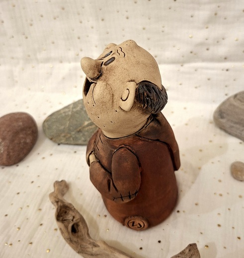 Mnich keramický 2.jpg