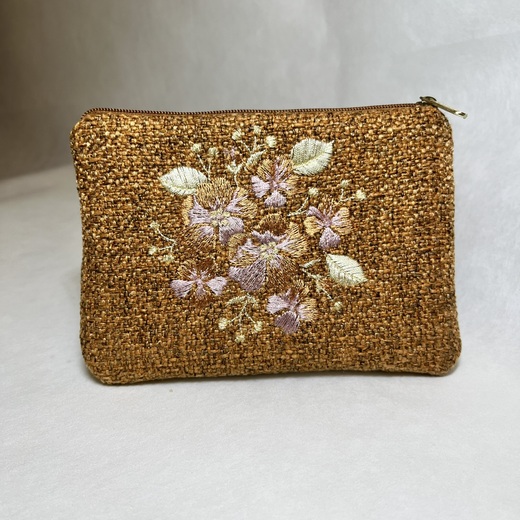 Vyšívaná taštička okrová