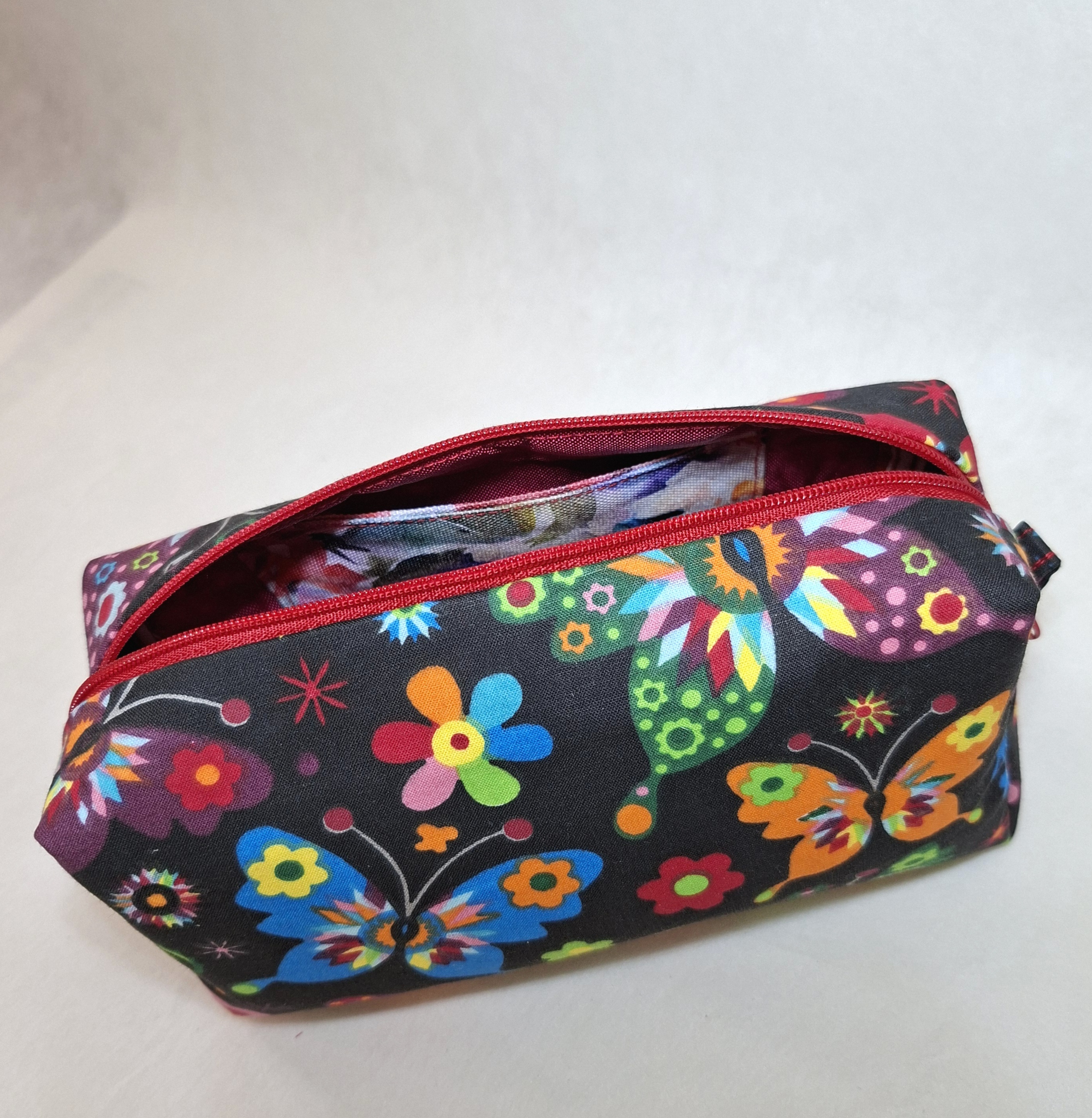 kosmetická taštička s motýly