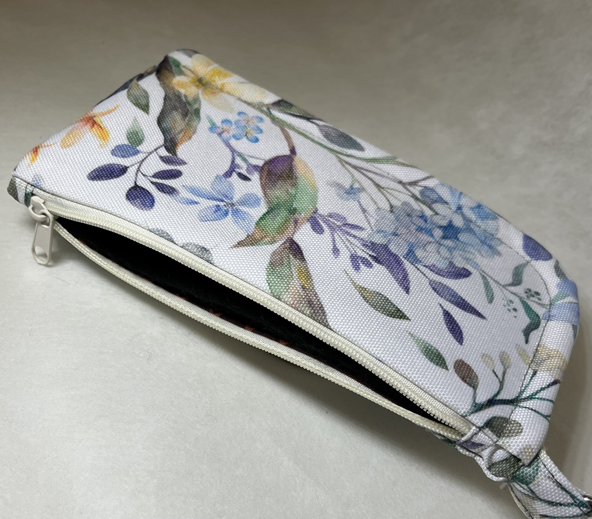 obal na mobil JEMNÉ KVĚTY 2