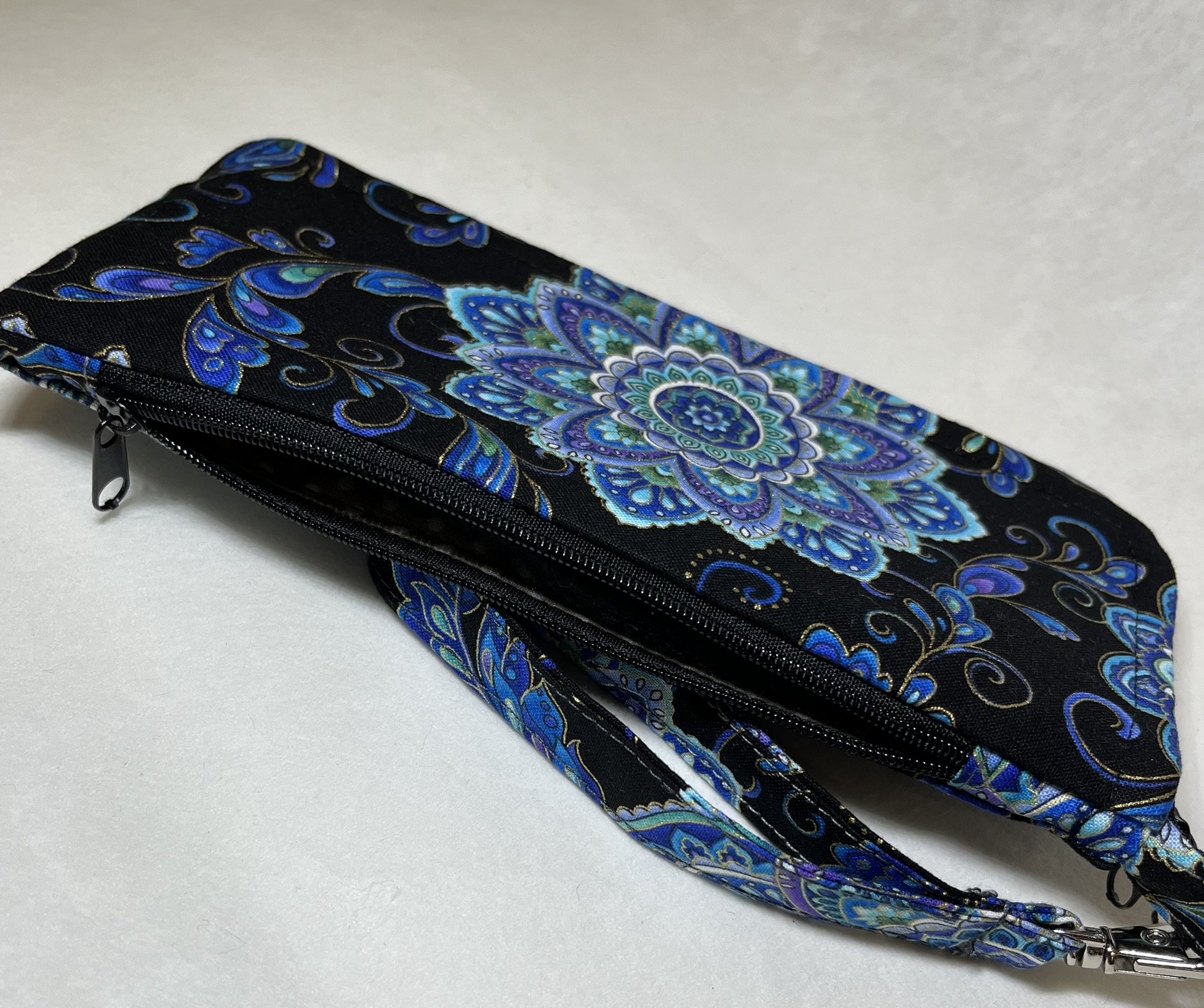 obal na mobil MANDALY NA ČERNÉ 2