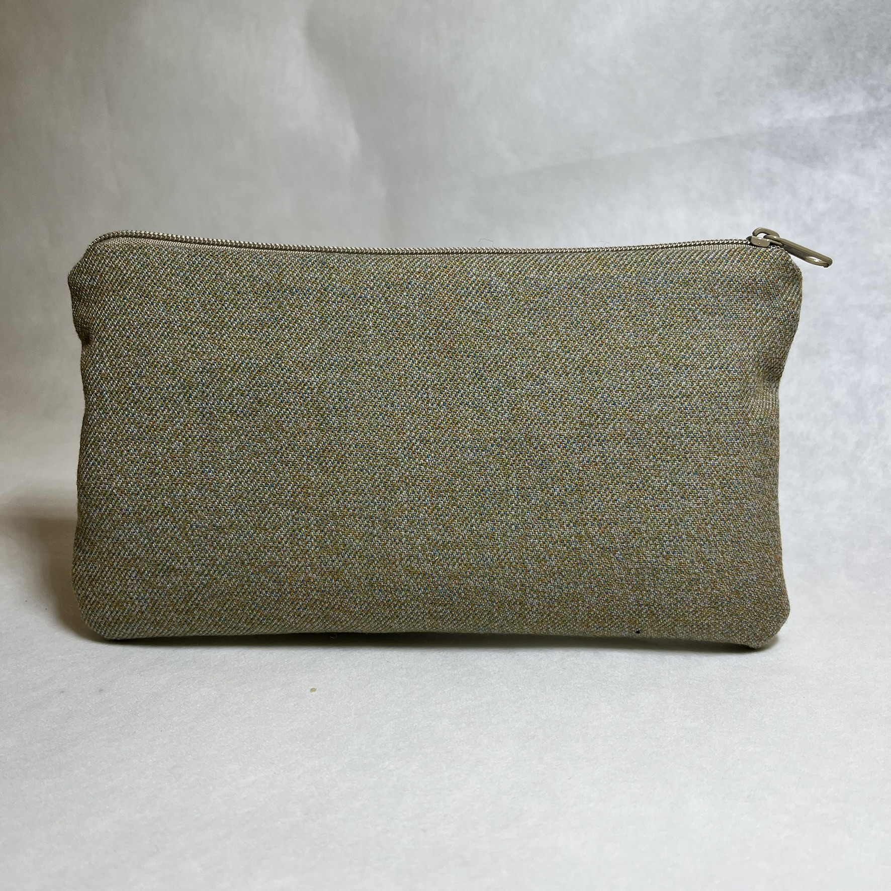 vyšívaná taštička šedá